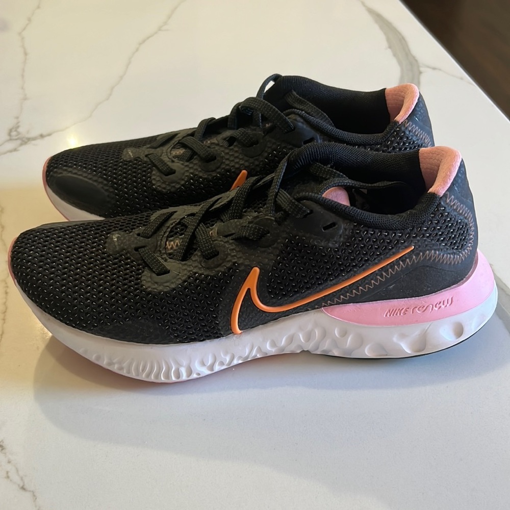 Women Nike Renew